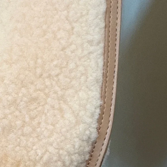 Universal Thread Faux Fur/Sherpa Cream Weekender Bag NWT - Picture 16 of 16